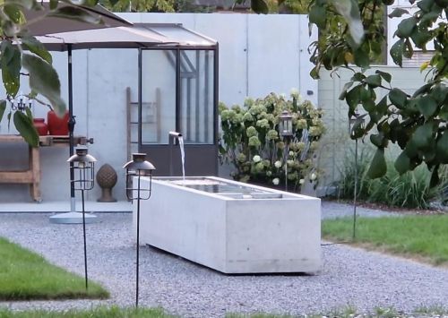 Betonbrunnen Modern Mit Zwischenwand, Wassereinlauf Bauseits